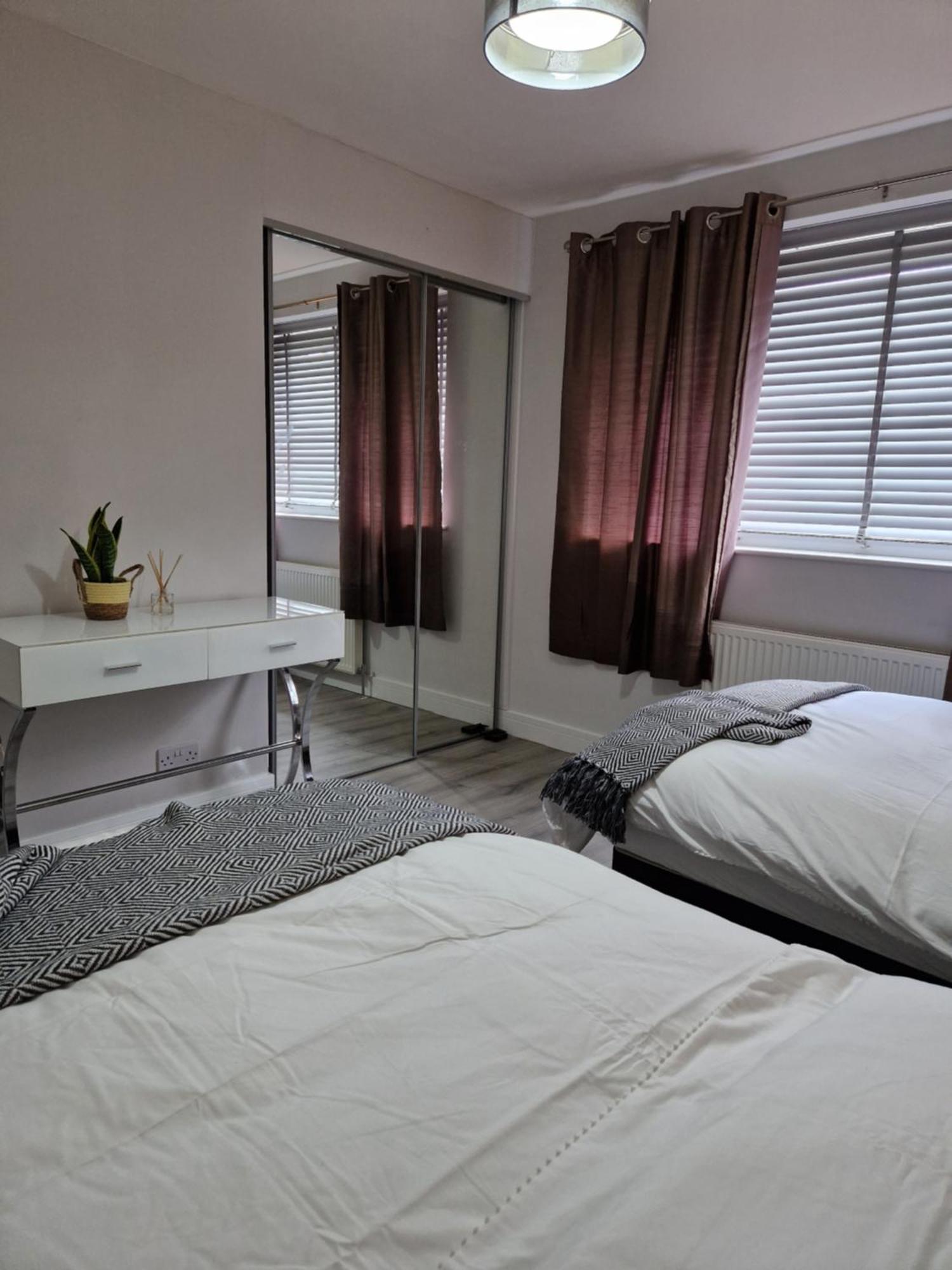 Stylish 2 Bed Home- Short Walk To Tottenham Stadium/Stations Лондон Екстериор снимка